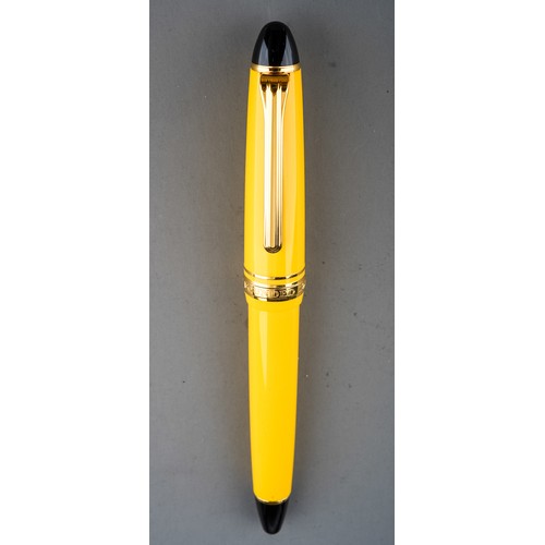 359 - A group of three Japanese Sailor fountain pens in yellow, purple or red, all with 14k white or yello... 