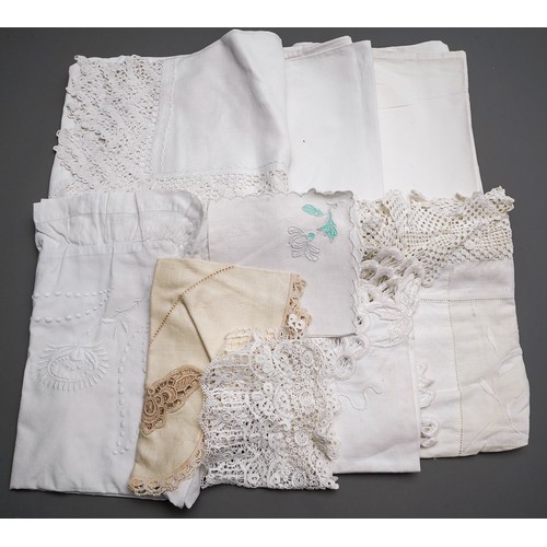 187 - Assorted vintage linen or cotton plain, embroidered and/or lace work table or bed ware to include bo... 