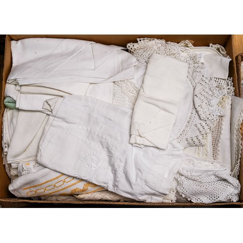 187 - Assorted vintage linen or cotton plain, embroidered and/or lace work table or bed ware to include bo... 