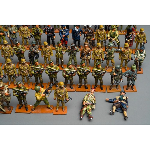 346 - A large quantity of Del Prado Men at War 1914-45 metal military figurines approx 190 in 3 trays, plu... 