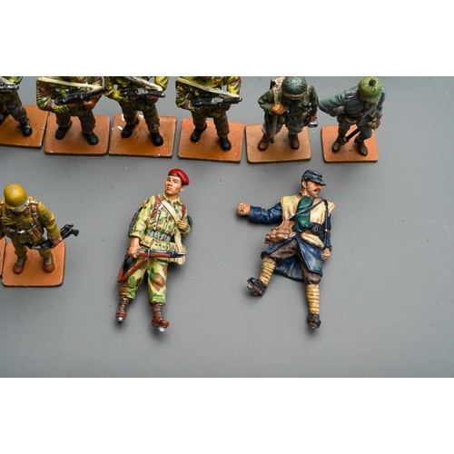 346 - A large quantity of Del Prado Men at War 1914-45 metal military figurines approx 190 in 3 trays, plu... 