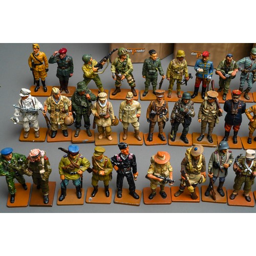 346 - A large quantity of Del Prado Men at War 1914-45 metal military figurines approx 190 in 3 trays, plu... 