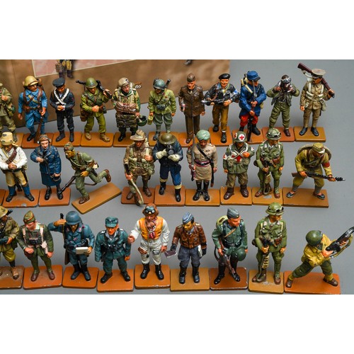 346 - A large quantity of Del Prado Men at War 1914-45 metal military figurines approx 190 in 3 trays, plu... 