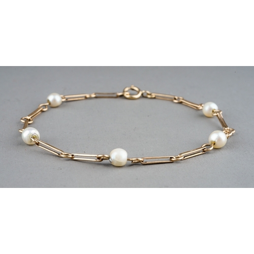 9 - A 9ct yellow gold and pearl bracelet, set with five cultured pearls, approx 18.5cm long, total gross... 