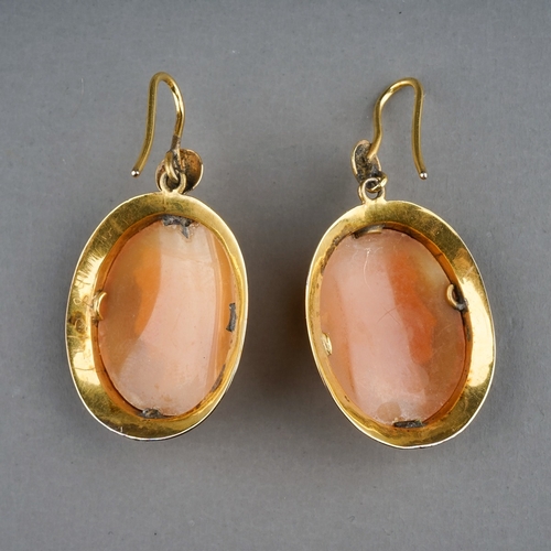 64 - A pair of 19th century yellow gold and cameo earrings, set with shell cameos carved depicting classi... 