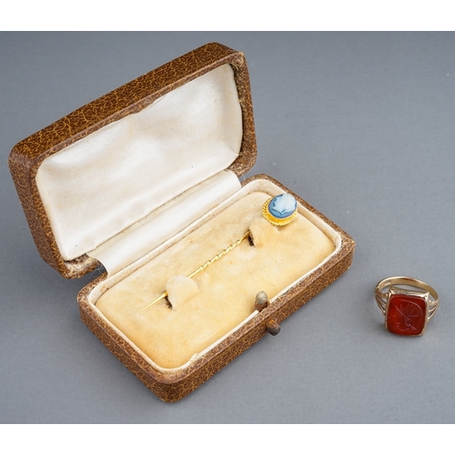 71 - A late 19th/early 20th century yellow gold cameo stick pin, set with an oval blue and white glass ca... 