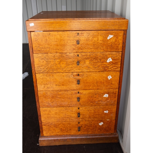 98 - A fine 6 draw oak specimen cabinet with contents of fossils and mineral exaples