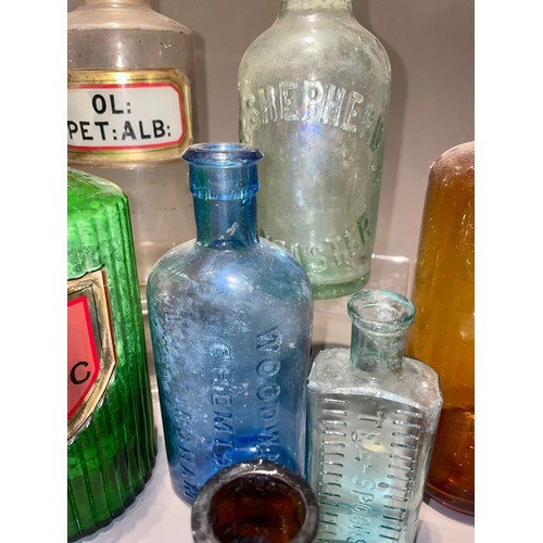 127 - Glassware: early 20th Century bottles including Apothecary (Magnesia, OL:PET: ALB:, LIQ ARSENIC and ... 