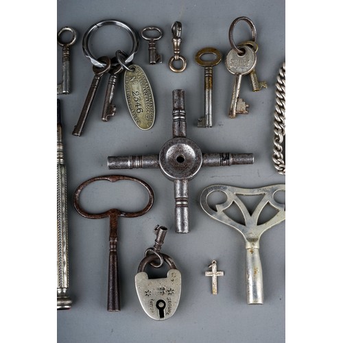 132 - An early 20th Century silver Albert chain, hallmarked approx .88 grams together with various keys, p... 