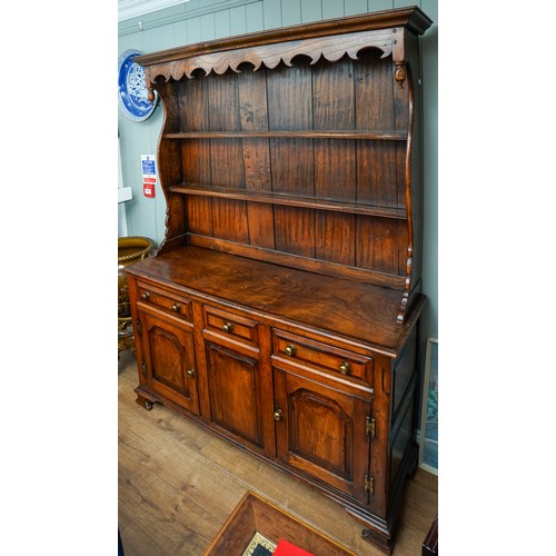 136 - Large oak Welsh dresser with 3 draw and 3 door base, H hinges and brass handles