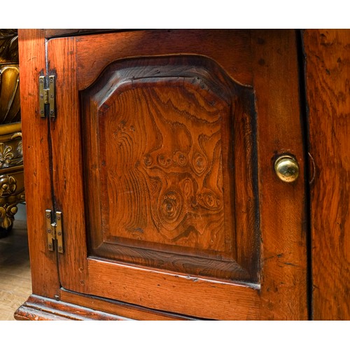 136 - Large oak Welsh dresser with 3 draw and 3 door base, H hinges and brass handles