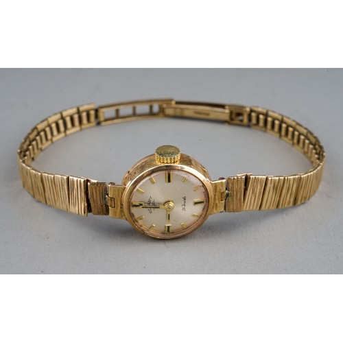 173 - A 9ct yellow gold ladies Rotary watch, gross weight approx 14.2g (bracelet is 9ct gold); together wi... 