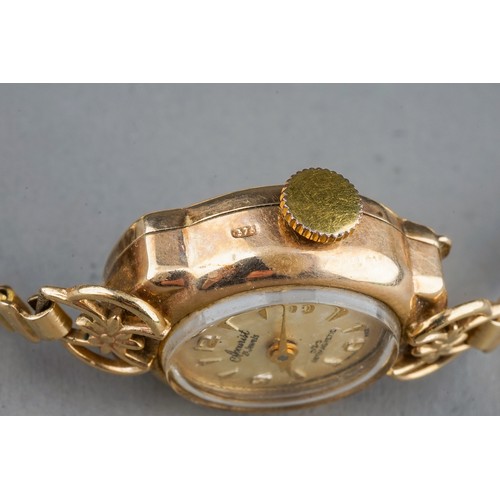 175 - A ladies Accurist 9ct yellow gold wristwatch, 9ct gold strap, total gross weight approx 12.2g