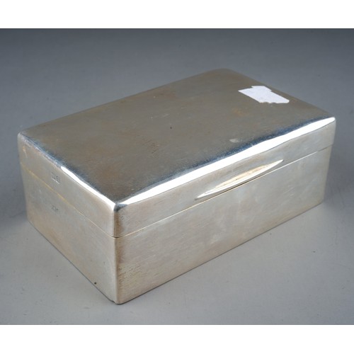 184 - A George V silver cigarette box, of plain rectangular form, 14cm wide, London 1931, cedar lined