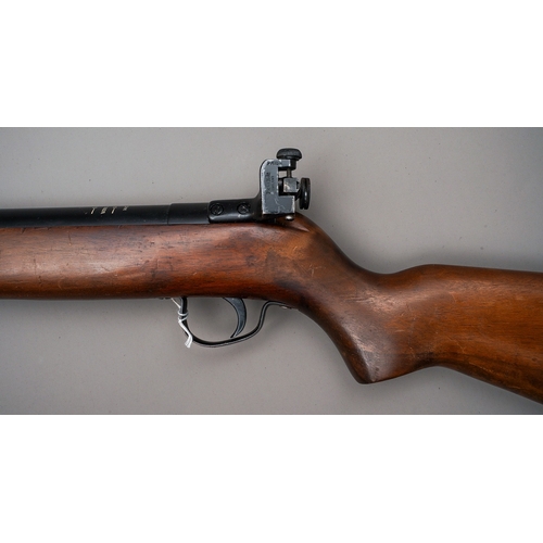 204 - Webley Mark 3 Air Rifle, .177 

In good condition with normal expected wear for its age.