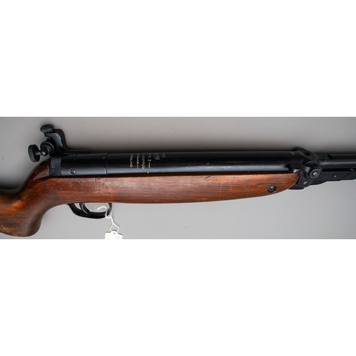 204 - Webley Mark 3 Air Rifle, .177 

In good condition with normal expected wear for its age.