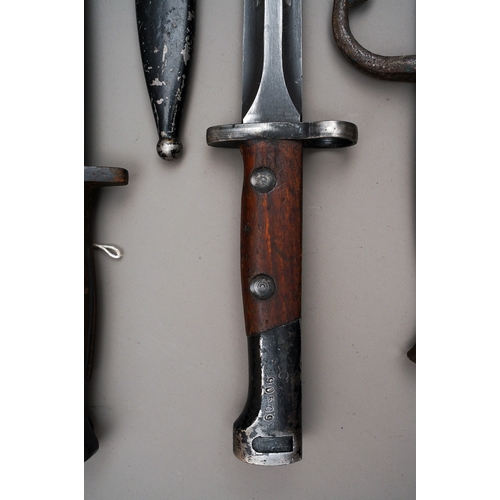 215 - British MK1 Short Enfield Bayonet
Blade in excellent condition, scabbard n handle with age related w... 