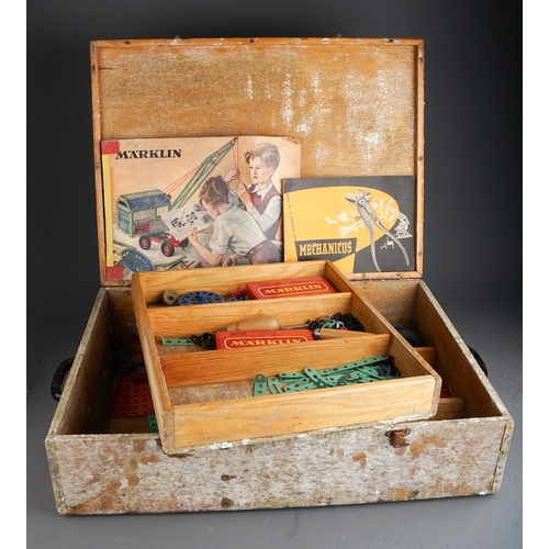 266 - Marklin construction set with manuals in wooden box (similar to Mercano)