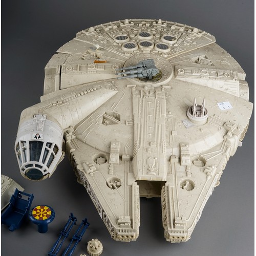 271 - Star Wars Millennium Falcon Ship - Kenner 1979