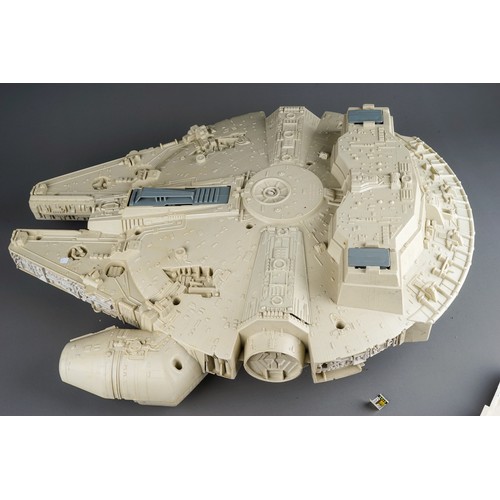 271 - Star Wars Millennium Falcon Ship - Kenner 1979