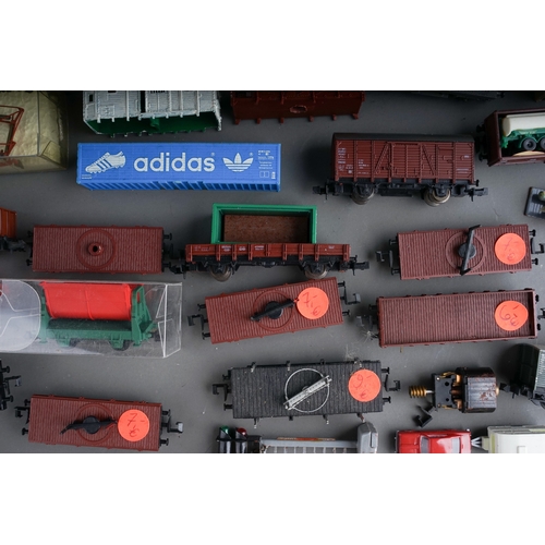 288 - A box of N gauge bits and pieces including some rolling stock