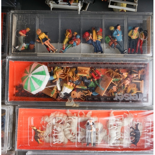 290 - HO scale a quantity of miniature people in set boxes and loose by Preiser etc