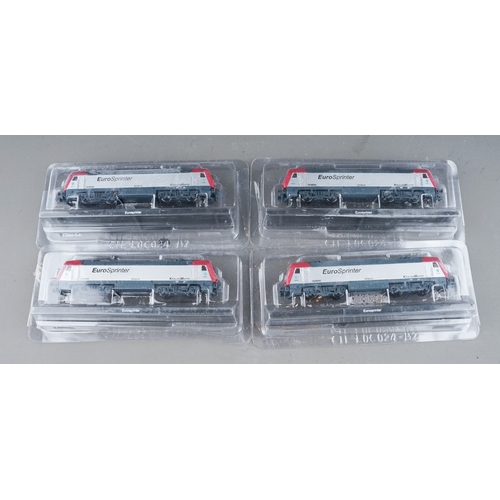 299 - A large number of N gauge unmotored Eurosprinter electric locos with moving wheels and bogies