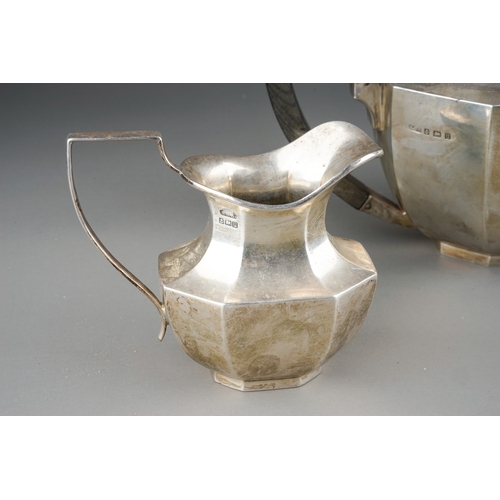 380 - A George V silver teapot and milk jug, hallmarked by Henry Clifford Davis, Birmingham, 1919 and a ma... 