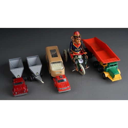 389 - Assorted toys including: boxed Corgi Major 1127 Simon Snorkel Fire Engine; Matchbox Ascot stable hor... 