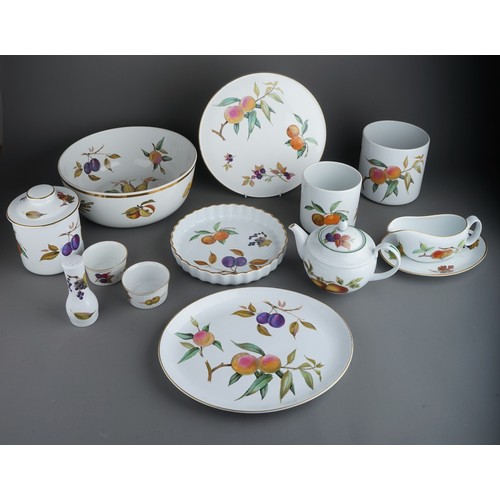 393 - Assorted Royal Worcester Evesham wares (2 boxes)