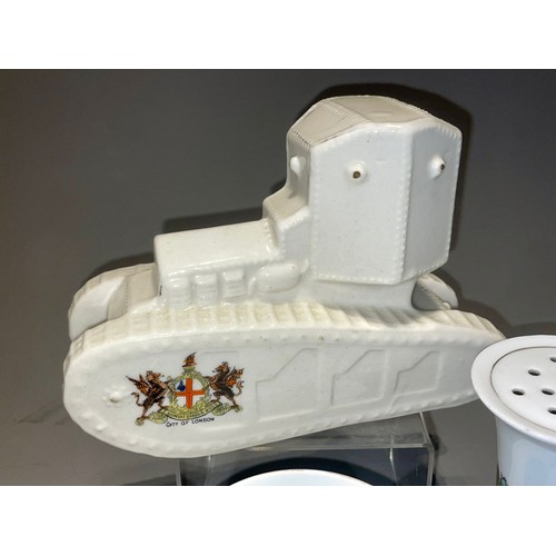 399 - Assorted Crested china ware to include: City of London model of a Tank Reg No: 65858?; Ventnor large... 