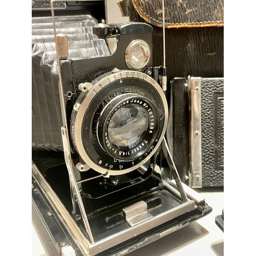 417 - An early 20th Century folding camera produced by KW Kamera Werkstatten Guthe & Thorsch of Dresden, G... 