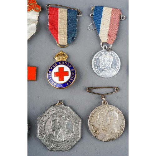 590 - Commemorative medallions, including Georg V Queen Mary, George VI Elizabeth, Edward VII Alexandra; R... 