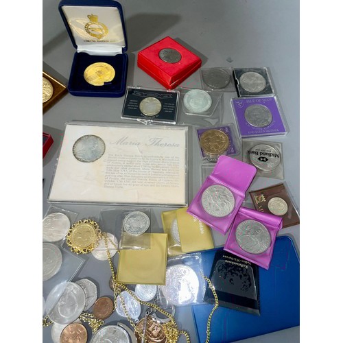 594 - Assorted coins, including commemorative, gold-plated; etc