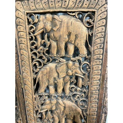 595 - Large 6 fold hardwood room divider / screen. Hand carved with elephants and scrolls. Approx. 180 cm ... 