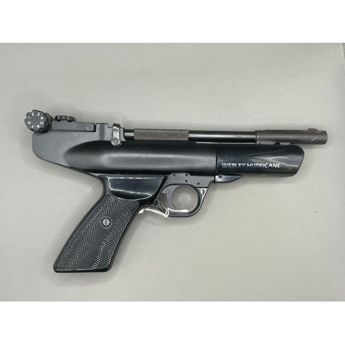 207 - Webley Hurricane Air Pistol air

Made by Webley & Scott LTD

In good condition for its age, the logo... 