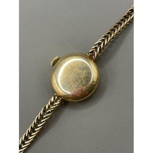 478 - A ladies 9ct yellow gold Tudor wristwatch, 15mm circular dial, with an integral 9ct gold herringbone... 