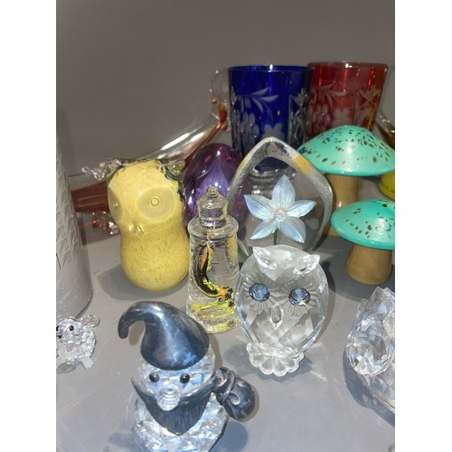 366 - Assorted glassware to include Swarovski small models of Swans, Elephant, Owls, Sweeties together Stu... 