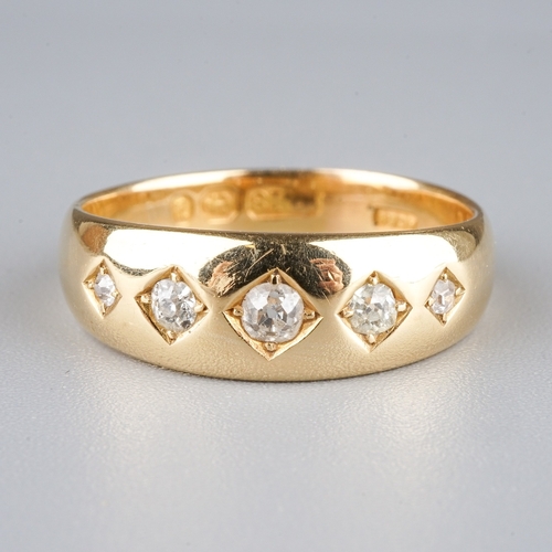 9 - A Victorian 18ct yellow gold and diamond five-stone ring, set with graduated old-cut diamonds, size ... 