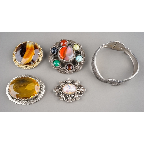 25 - Costume jewellery, including a Scottish agate and hardstone brooch; paste brooches; bangle; etc