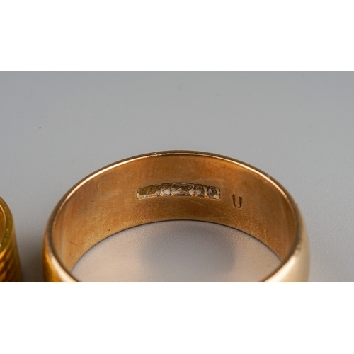 29 - A ladies 22ct gold ring, size O1/2, approx 5.6g; together with a gent's 9ct gold band, size Y1/2, ap... 