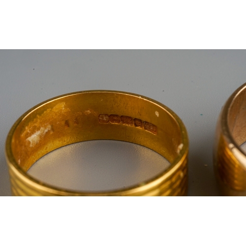 29 - A ladies 22ct gold ring, size O1/2, approx 5.6g; together with a gent's 9ct gold band, size Y1/2, ap... 