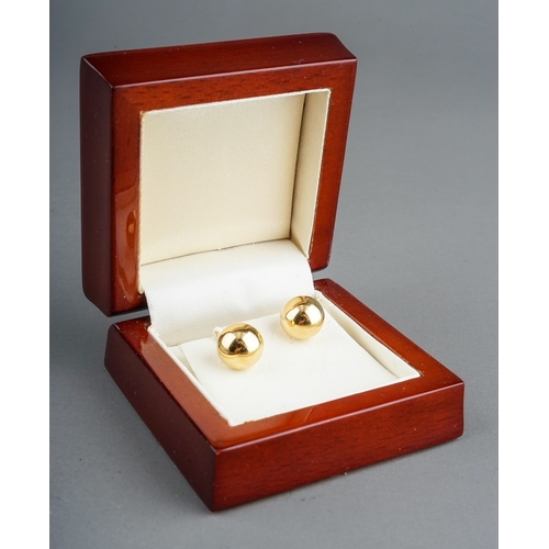 39 - A pair of 18k yellow gold ball and thread earrings, approx 8.5cm long, gross weight approx 1.7g