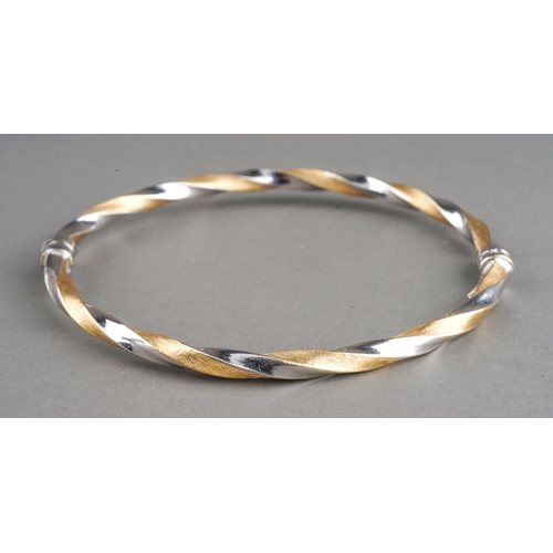 40 - An Italian 18k bi-coloured gold hinged bangle, of twisted white and yellow gold, internal width appr... 