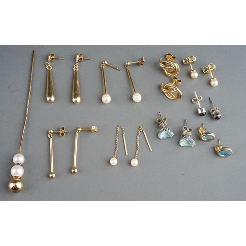 47 - Assorted earrings, including 9ct gold, unmarked yellow metal, faux pearls, topaz, silver, etc; a yel... 