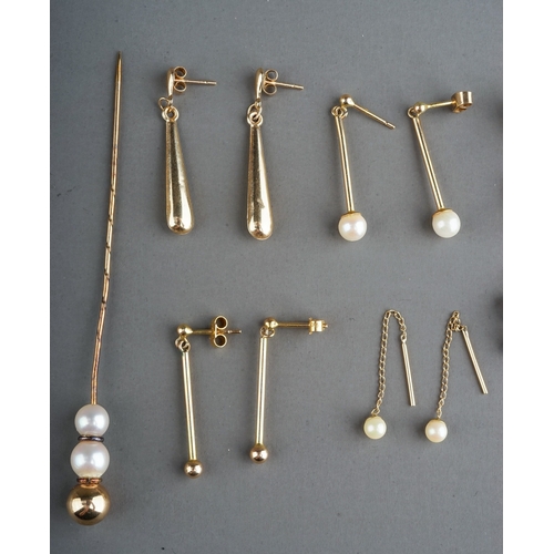 47 - Assorted earrings, including 9ct gold, unmarked yellow metal, faux pearls, topaz, silver, etc; a yel... 