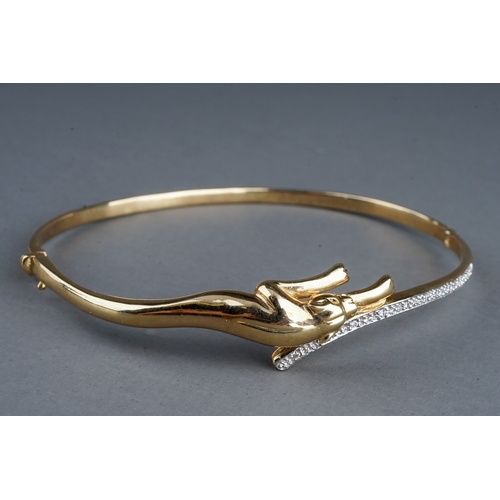 49 - A 9ct yellow gold and CZ hinged panther bangle, with a leaping panther and a line of cubic zirconia,... 