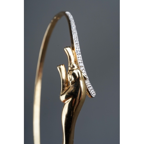 49 - A 9ct yellow gold and CZ hinged panther bangle, with a leaping panther and a line of cubic zirconia,... 