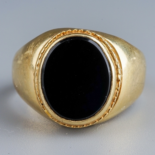 63 - A gentleman's 14k yellow gold and black onyx signet ring, size O1/2, gross weight approx 6.4g