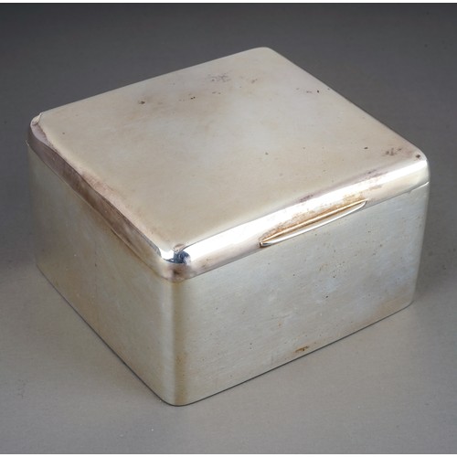 184 - An Edwardian plain silver cigarette box, lined interior, hallmarked Birmingham, 1904, maker's mark r... 